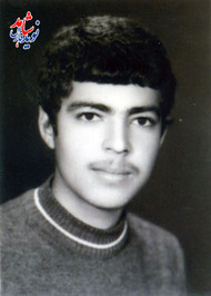 شهيد سيد حجت حسيني
متولد : 3/3/1341
شهادت :15/2/1361  شوش
خدايا تو خود مي داني که در مدت زندگي ام محقق اسلام نبوده ام ، دانشمند نبوده ام ، دکتر نبوده ام ، متخصص نبوده ام تا بتوانم از طريق انديشه ام ، تفکرم ،تخصصم در اين حکومت الهي و خدائي جمهوري اسلامي دين خود را ادا نمايم و در مقابل خونهاي ريخته شده تمامي شهدا شرمنده ام ولي بار خدايا ، در وجود خويش يک بدن مي بينم که مي توانم با آن به ياري دين تو بيايم و تا حدودي دين خود را ادا نمايم .
