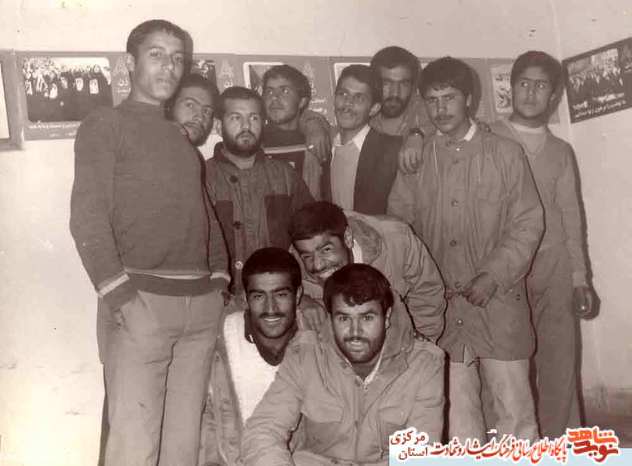 از چپ: ایستاده: هاشمی - علی پارسا - عبدالله نصیری - شکراسد زاده - مجمد رمضانی - رضا عزیزی - محمدحسن عزیزی - جعفر مرادی نشسته: اسماعیل غلامی - عزیز مصلح آبادی - محمد شعبانی