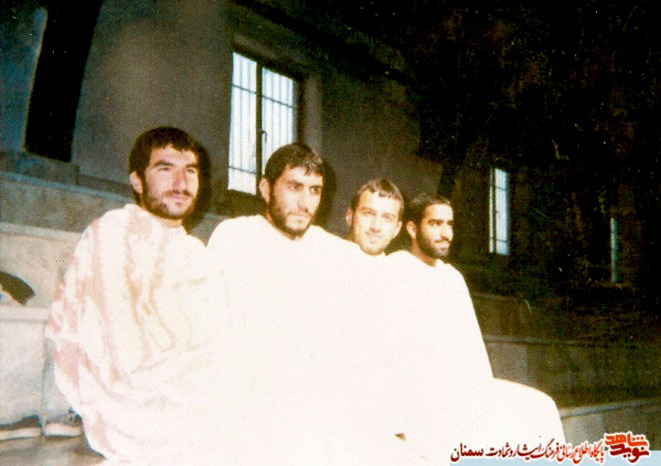 نفر دوم نشسته از چپ سردار شهید کیومرث نوروزی‌فر