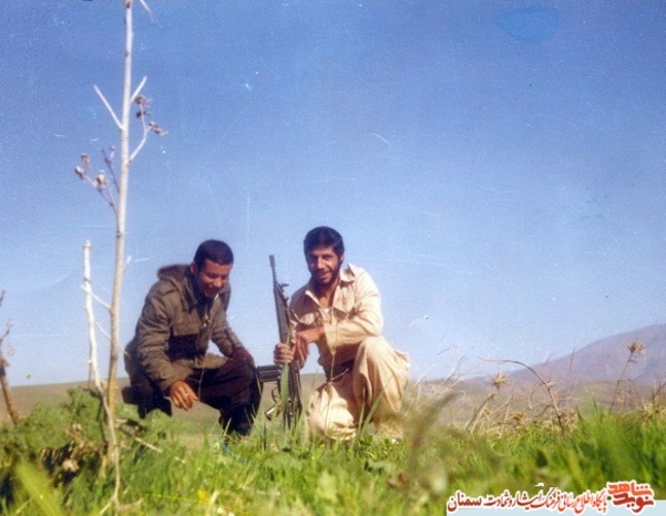 نفر سمت راست شهید عباس لزومی