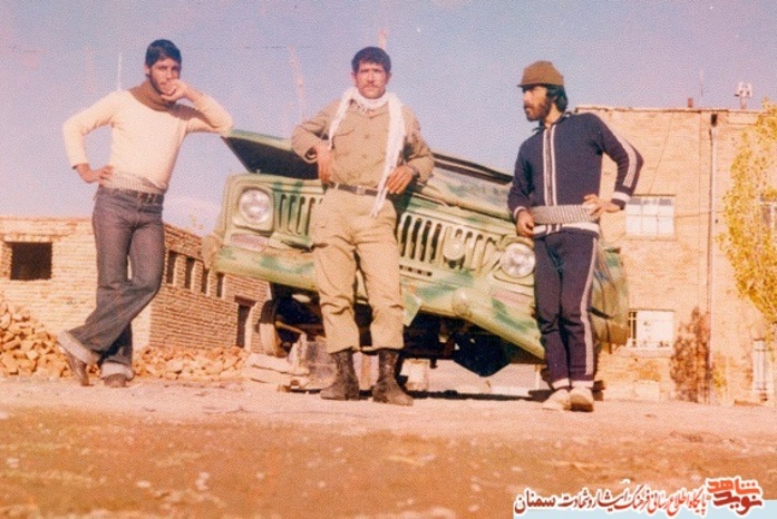 نفر اول از چپ شهید عباس لزومی