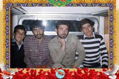 نفر سمت راست شهید محمود اکبری