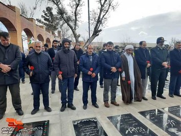 غبارروبی و گلباران مزار شهدای شهرستان آذرشهر