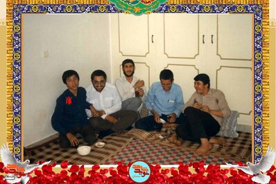 نفر سمت چپ شهید سید مهدی احمدپناهی